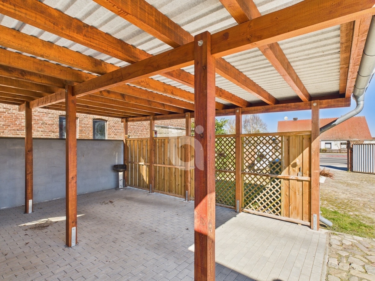 Außenbenreich Carport 1)