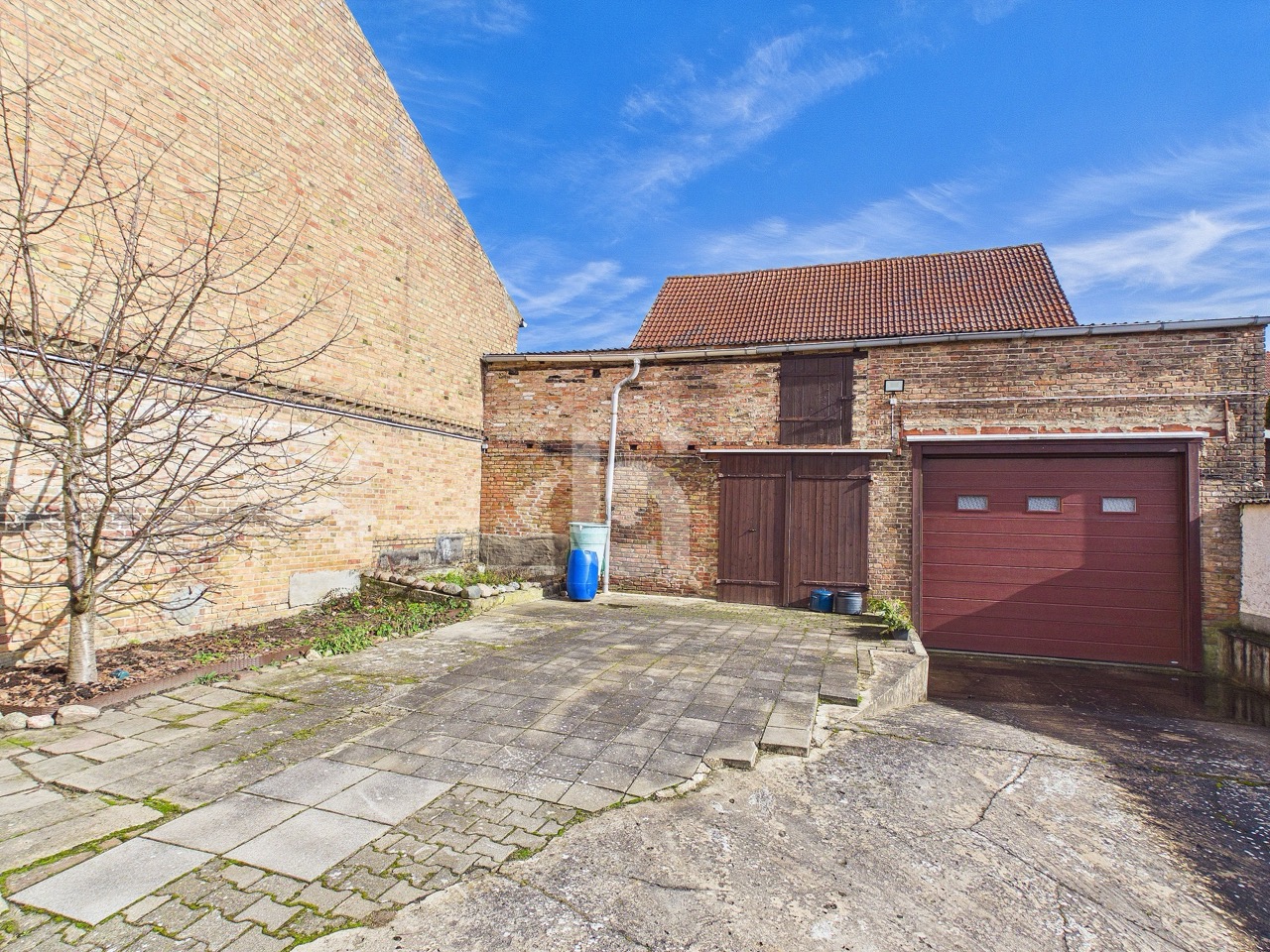 Hofareal (Auffahrt Rückseite