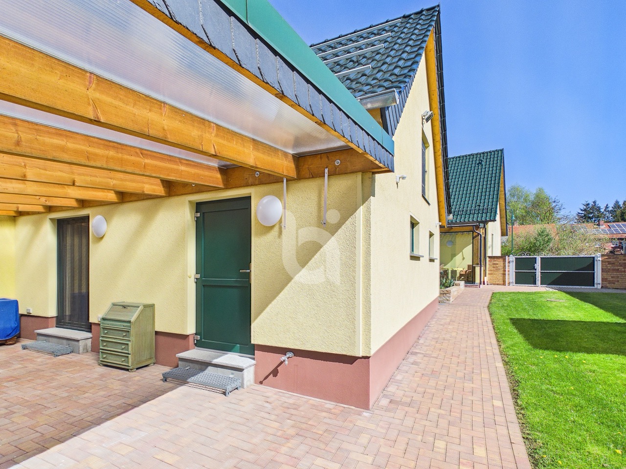 Grünareal + Nebengelass 1