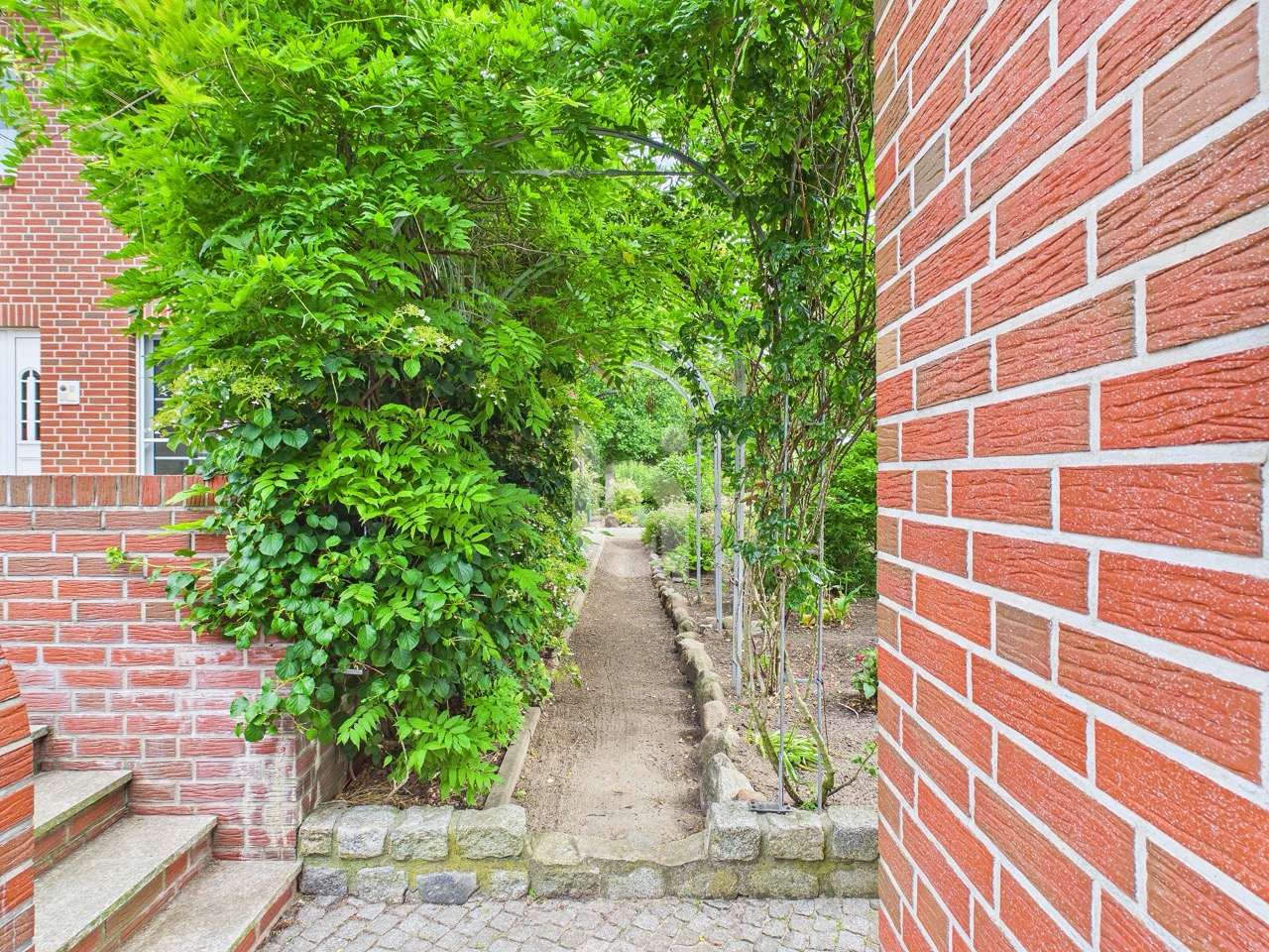 Naturkulisse Gartenweg